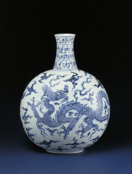 porcelain flask with dragon motif ming dynasty #chineseart